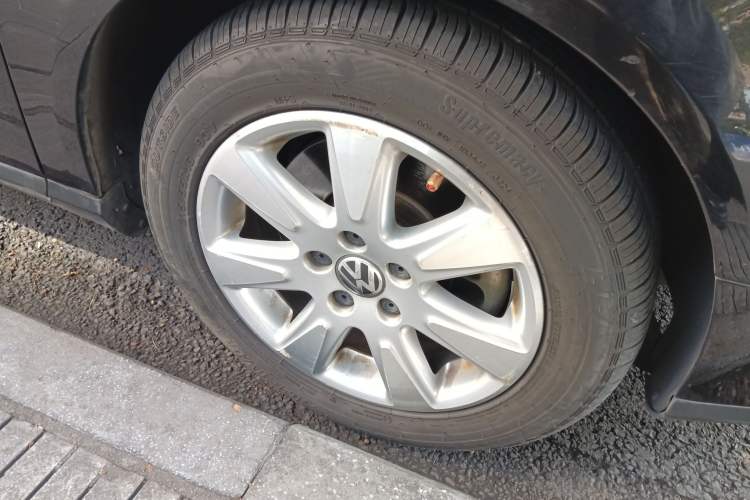 Used Volkswagen Magotan 2011 1.4 TSI Elite Edition Right Front Wheel Hub