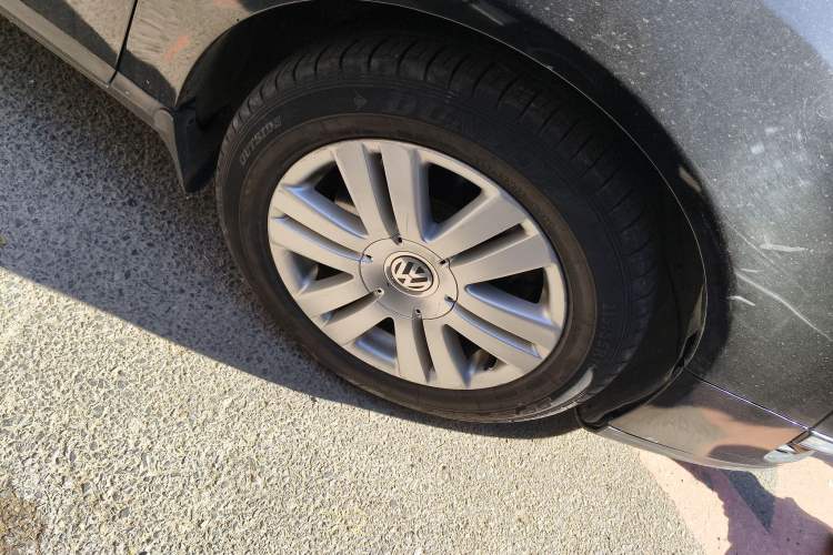 Used Volkswagen Magotan 2011 1.8TSI DSG Luxury Model Right Front Wheel Hub