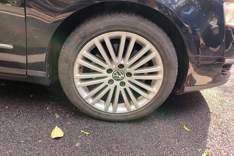 Used Volkswagen Magotan 2011 2.0 TSI DSG Luxury Edition Right Front Wheel Hub