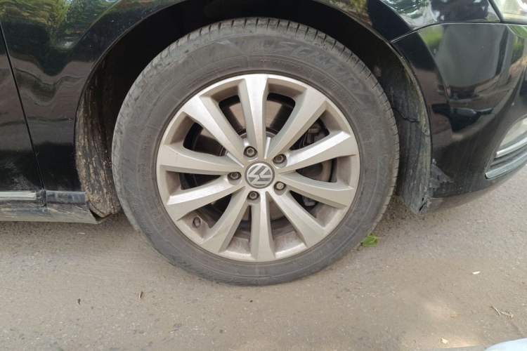 Used Volkswagen Magotan 2011 1.8TSI DSG Luxury Model Right Front Wheel Hub