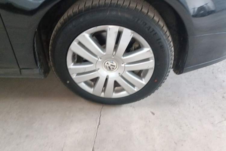 Used Volkswagen Magotan 2011 1.8TSI DSG Luxury Model Right Front Wheel Hub