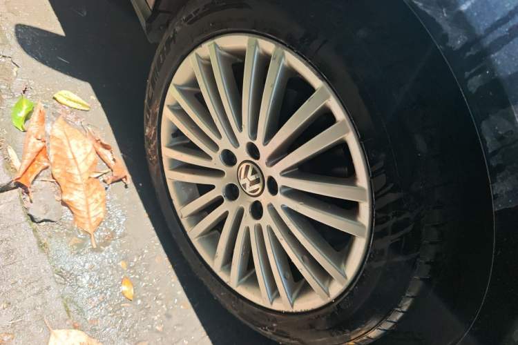 Used Volkswagen Magotan 2011 2.0 TSI DSG Comfort Edition Right Front Wheel Hub