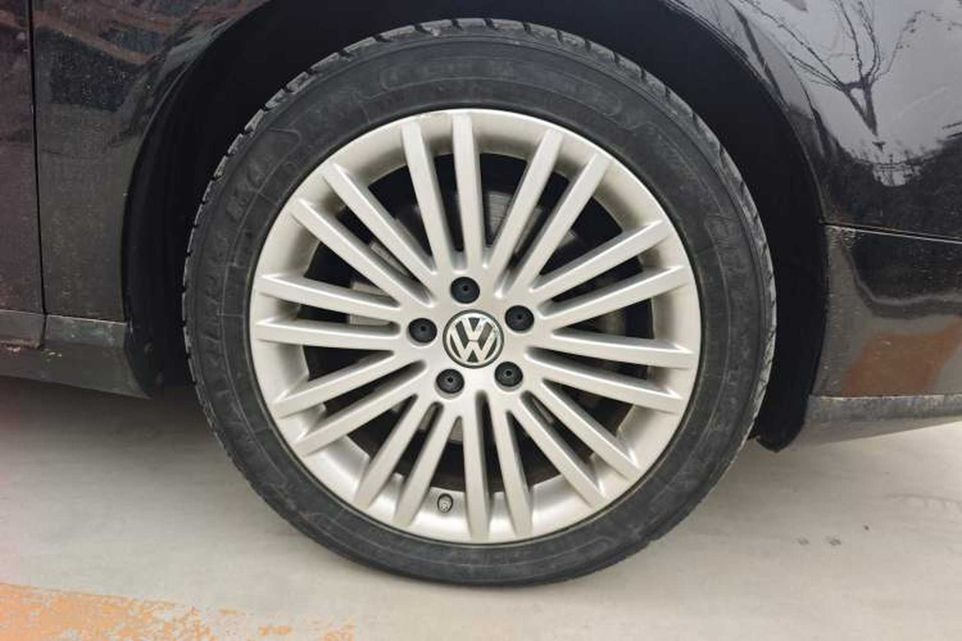 Used Volkswagen Magotan 2011 2.0 TSI DSG Luxury Edition Right Front Wheel Hub
