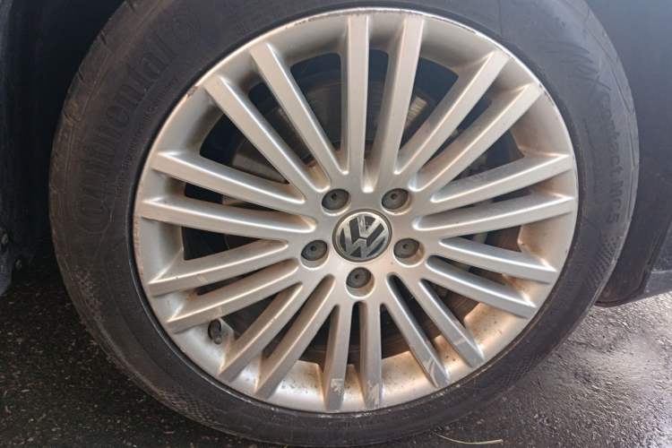 Used Volkswagen Magotan 2011 2.0 TSI DSG Luxury Edition Right Front Wheel Hub