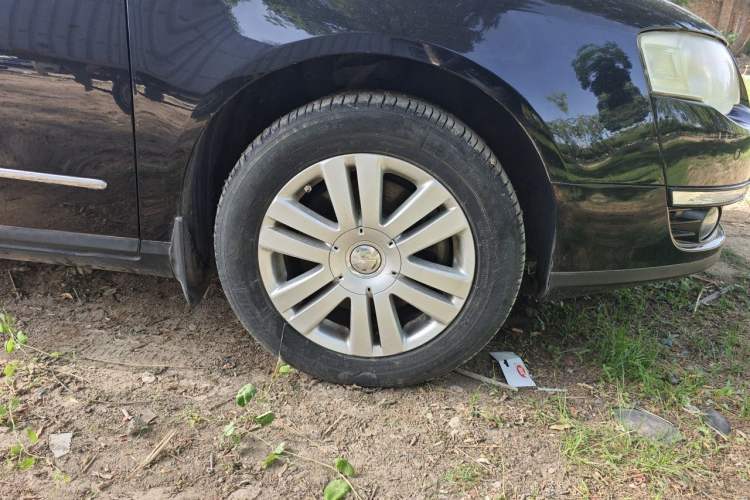 Used Volkswagen Magotan 2011 1.8TSI Manual Comfort Model Right Front Wheel Hub