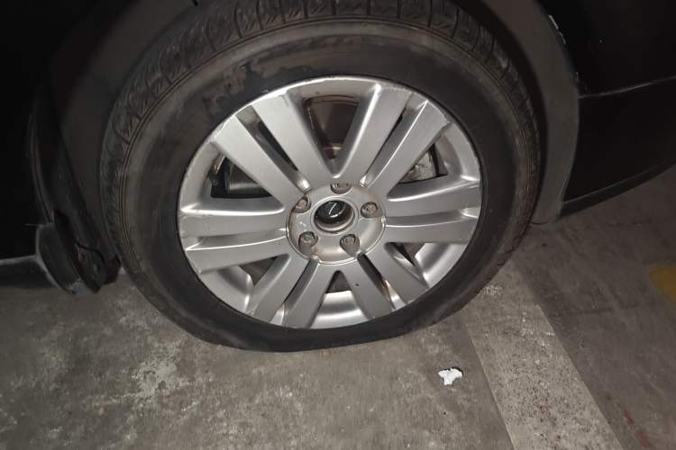 Used Volkswagen Magotan 2011 1.8TSI DSG Luxury Model Right Front Wheel Hub