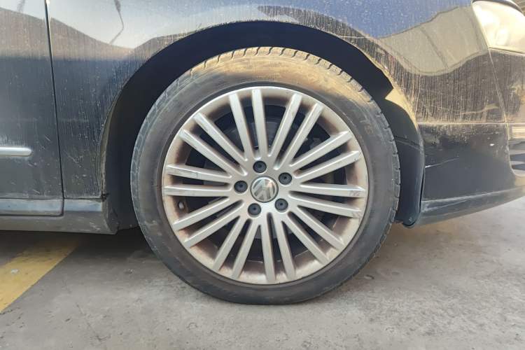 Used Volkswagen Magotan 2011 2.0 TSI DSG Comfort Edition Right Front Wheel Hub