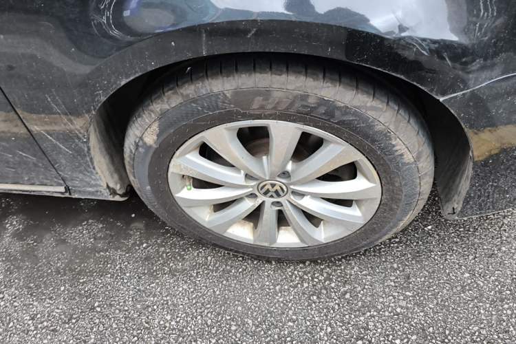 Used Volkswagen Magotan 2011 1.8TSI DSG Luxury Model Right Front Wheel Hub