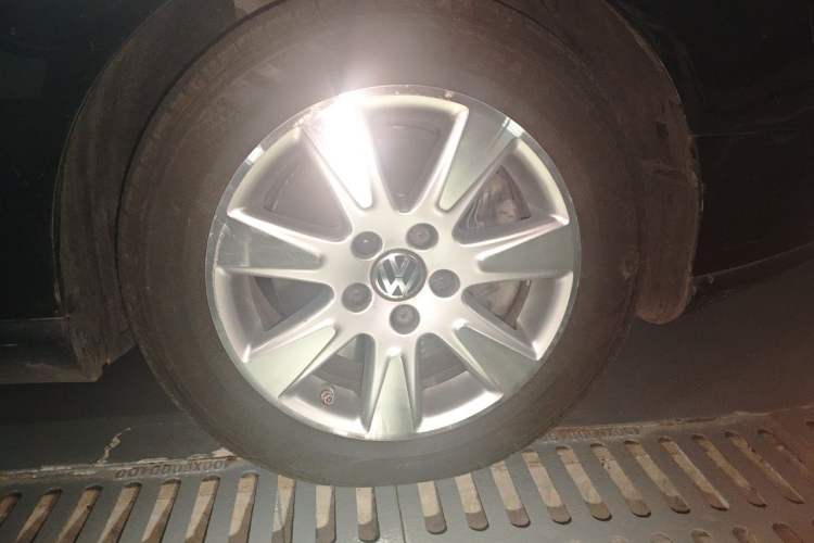 Used Volkswagen Magotan 2011 1.4 TSI Elite Edition Right Front Wheel Hub