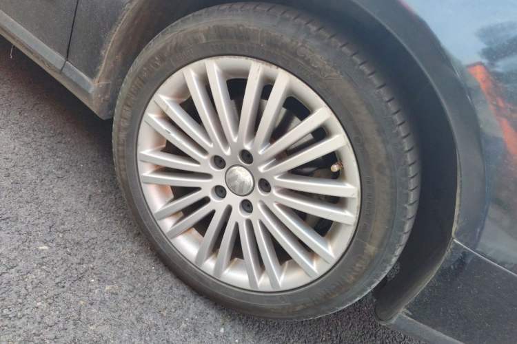 Used Volkswagen Magotan 2011 2.0 TSI DSG Comfort Edition Right Front Wheel Hub