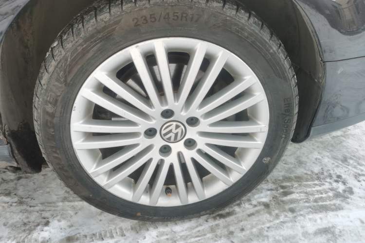 Used Volkswagen Magotan 2011 2.0 TSI DSG Luxury Edition Right Front Wheel Hub