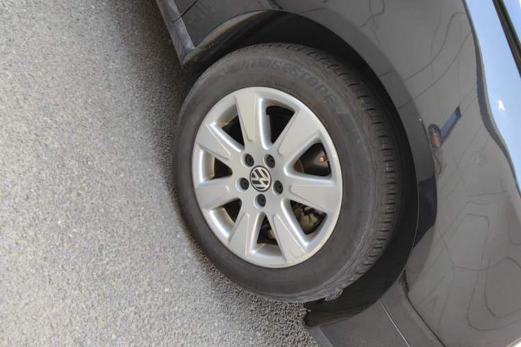 Used Volkswagen Magotan 2011 1.4 TSI Elite Edition Right Front Wheel Hub