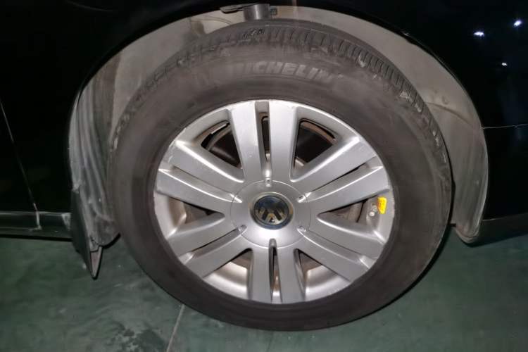 Used Volkswagen Magotan 2011 1.8TSI DSG Luxury Model Right Front Wheel Hub