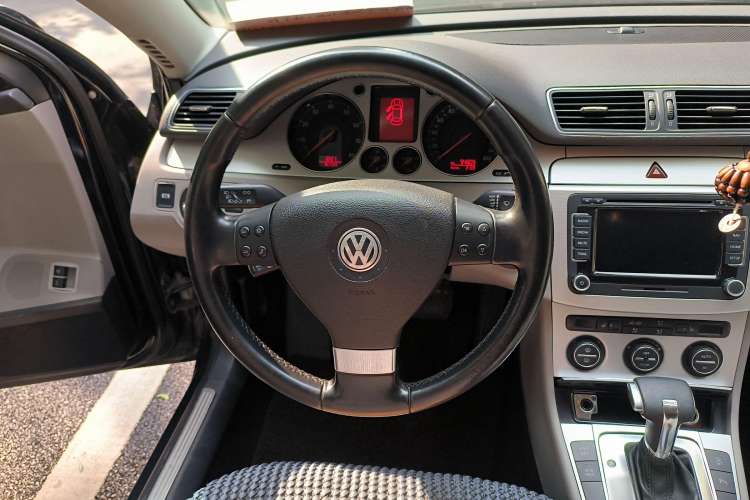 Used Volkswagen Magotan 2011 2.0 TSI DSG Luxury Edition Steering Wheel