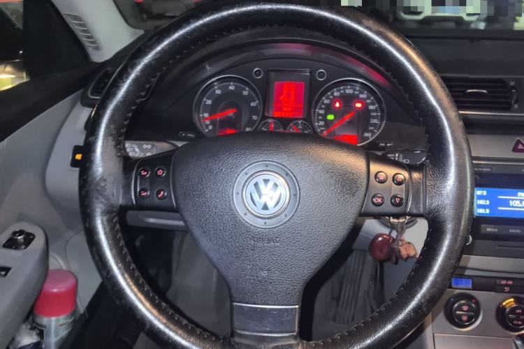 Used Volkswagen Magotan 2011 1.4 TSI Elite Edition Steering Wheel