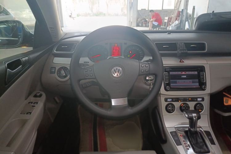 Used Volkswagen Magotan 2011 1.8TSI DSG Luxury Model Steering Wheel