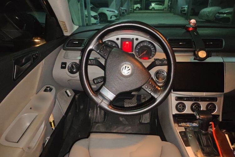 Used Volkswagen Magotan 2011 2.0 TSI DSG Luxury Edition Steering Wheel
