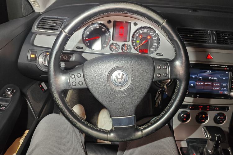 Used Volkswagen Magotan 2011 1.8TSI DSG Luxury Model Steering Wheel