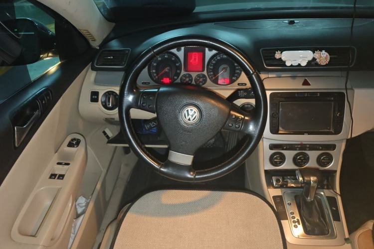 Used Volkswagen Magotan 2011 1.8TSI DSG Luxury Model Steering Wheel