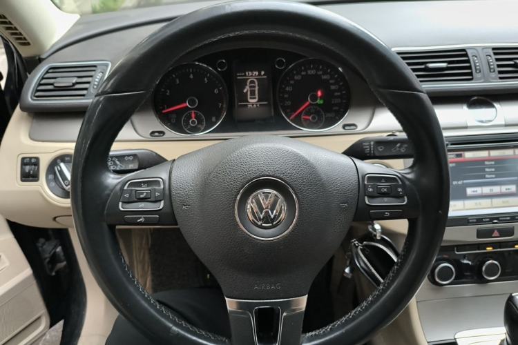 Used Volkswagen Magotan 2011 1.8TSI DSG Luxury Model Steering Wheel