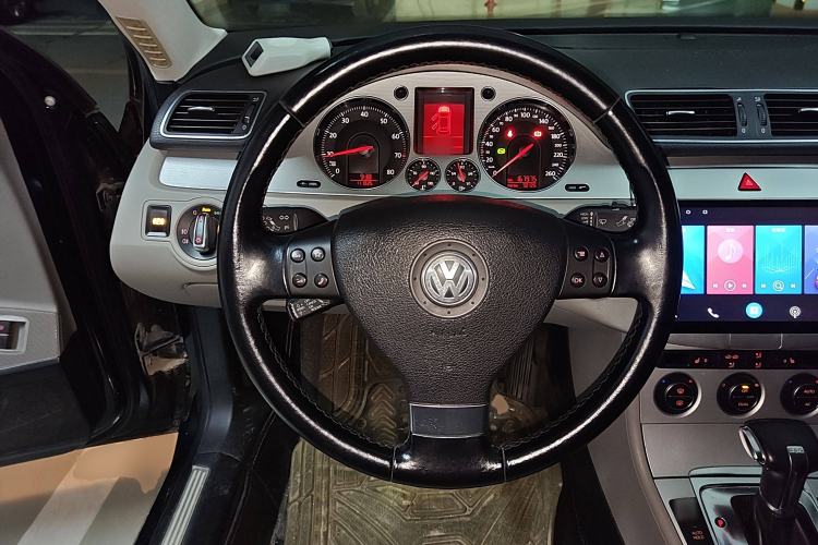 Used Volkswagen Magotan 2011 1.8TSI DSG Luxury Model Steering Wheel
