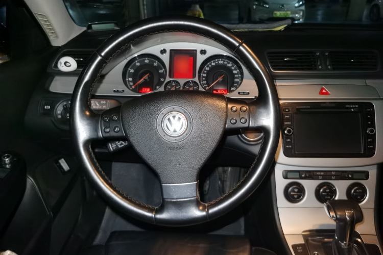Used Volkswagen Magotan 2011 1.8TSI DSG Luxury Model Steering Wheel