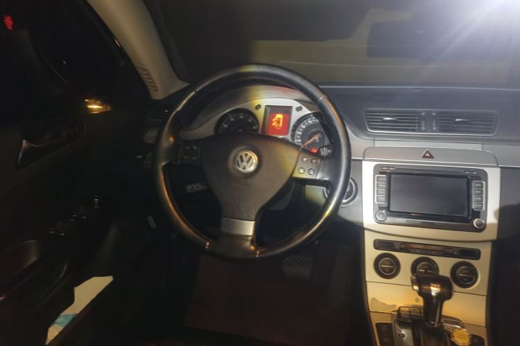 Used Volkswagen Magotan 2011 2.0 TSI DSG Luxury Edition Steering Wheel