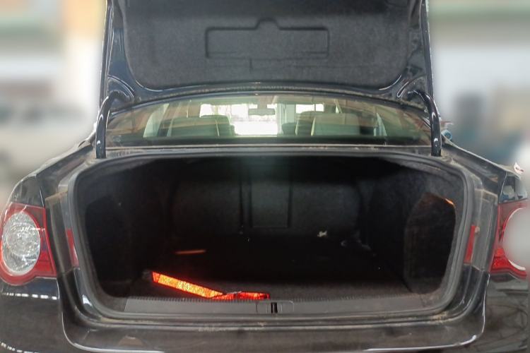Used Volkswagen Magotan 2011 1.8TSI DSG Luxury Model Trunk