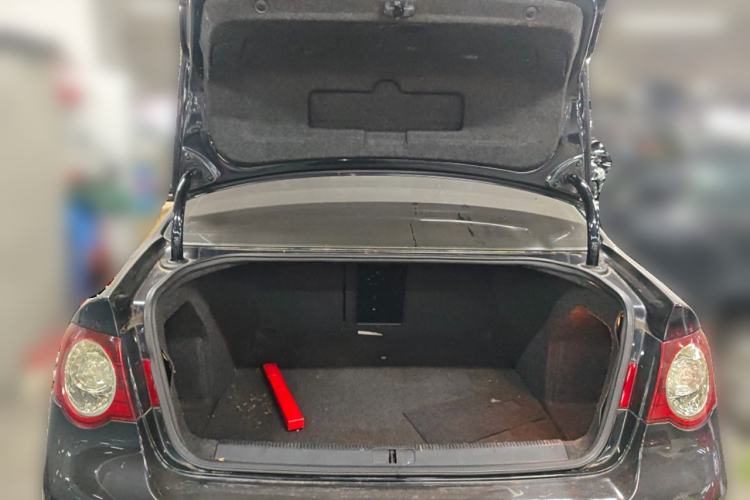 Used Volkswagen Magotan 2011 1.8TSI DSG Comfort Model Trunk