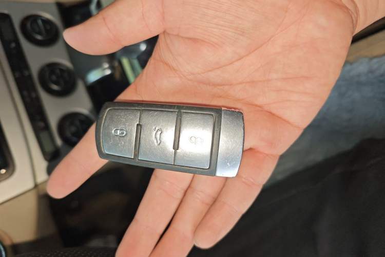 Used Volkswagen Magotan 2011 1.8TSI DSG Comfort Model Vehicle Key