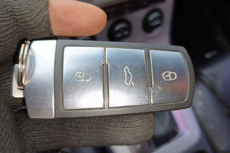 Used Volkswagen Magotan 2011 1.8TSI DSG Comfort Model Vehicle Key