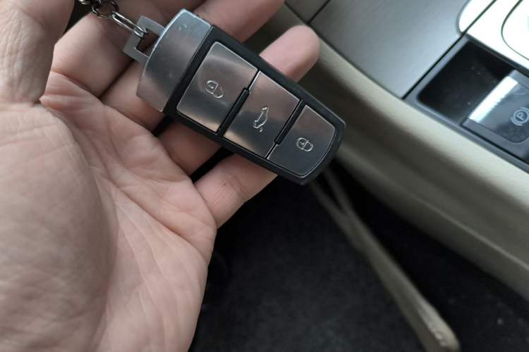Used Volkswagen Magotan 2011 1.8TSI DSG Luxury Model Vehicle Key