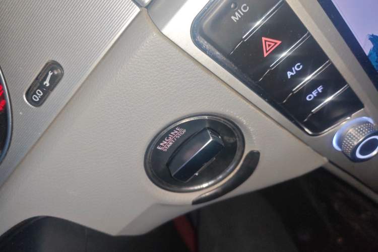Used Volkswagen Magotan 2011 1.8TSI DSG Comfort Model Vehicle Key