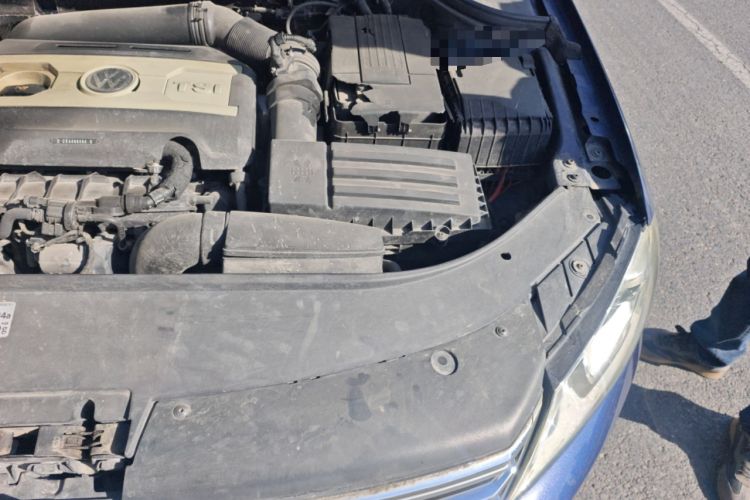 Used Volkswagen Magotan 2011 1.8TSI DSG Luxury Model Engine Bay Left