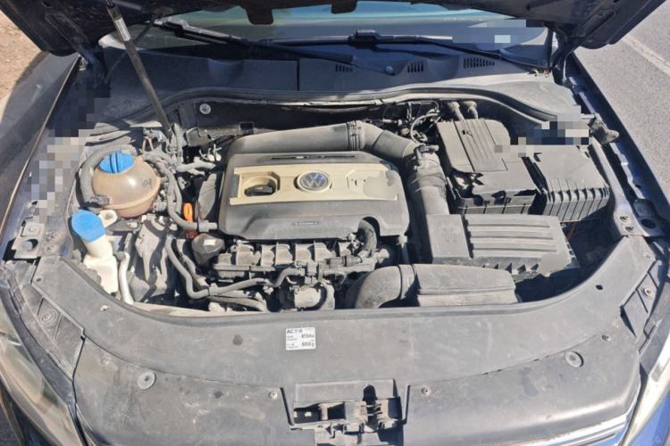 Used Volkswagen Magotan 2011 1.8TSI DSG Luxury Model Engine Bay