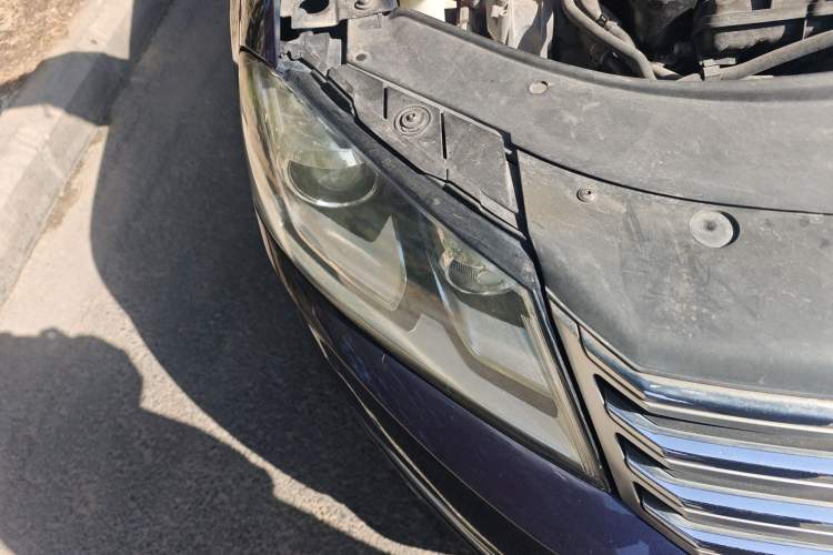 Used Volkswagen Magotan 2011 1.8TSI DSG Luxury Model Right Front Headlight