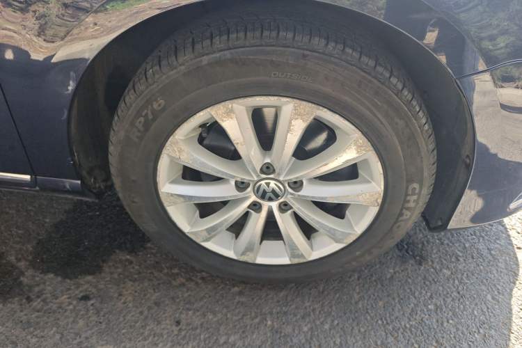 Used Volkswagen Magotan 2011 1.8TSI DSG Luxury Model Right Front Wheel Hub