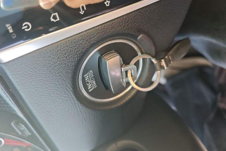 Used Volkswagen Magotan 2011 1.8TSI DSG Luxury Model Vehicle Key