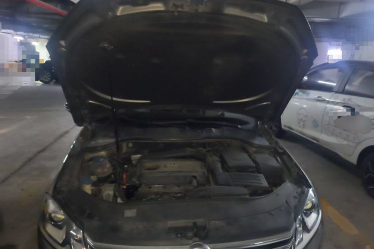 Used Volkswagen Magotan 2011 1.8TSI DSG Luxury Model Engine Bay
