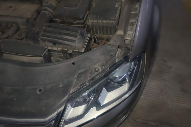 Used Volkswagen Magotan 2011 1.8TSI DSG Luxury Model Engine Bay Left