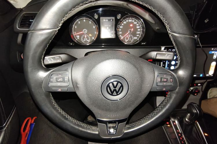 Used Volkswagen Magotan 2011 1.8TSI DSG Luxury Model Steering Wheel
