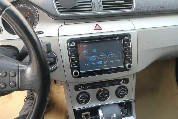 Used Volkswagen Magotan 2011 1.8TSI DSG Luxury Model Audio And AC Panel
