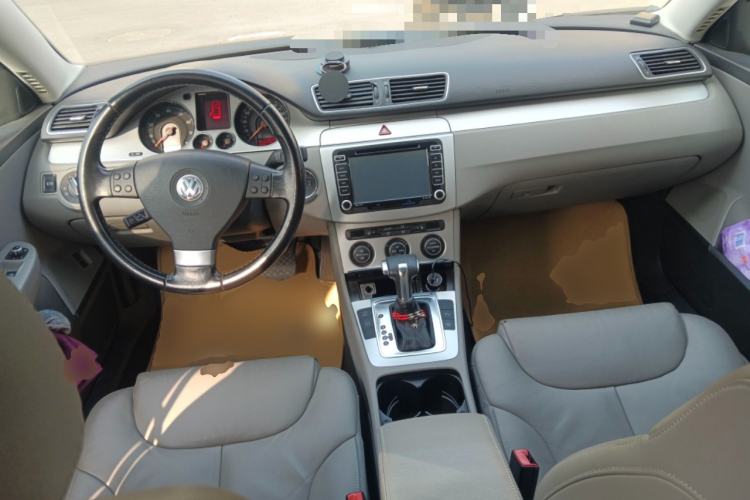 Used Volkswagen Magotan 2011 1.8TSI DSG Luxury Model Center Console