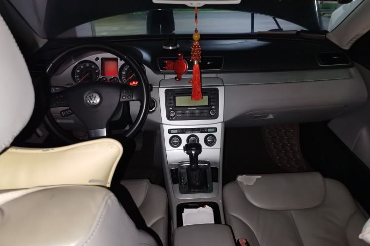 Used Volkswagen Magotan 2011 1.8TSI DSG Comfort Model Center Console