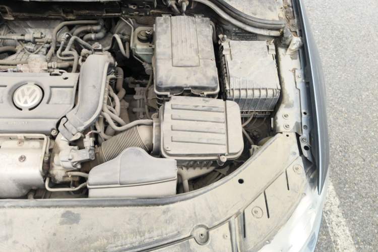 Used Volkswagen Magotan 2011 1.4 TSI Elite Edition Engine Bay Left