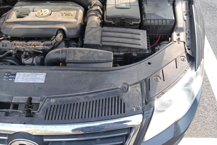 Used Volkswagen Magotan 2011 1.8TSI DSG Luxury Model Engine Bay Left