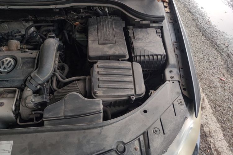 Used Volkswagen Magotan 2011 1.4 TSI Elite Edition Engine Bay Left