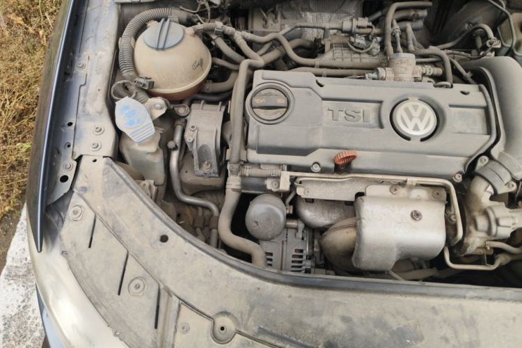 Used Volkswagen Magotan 2011 1.4 TSI Elite Edition Engine Bay Right