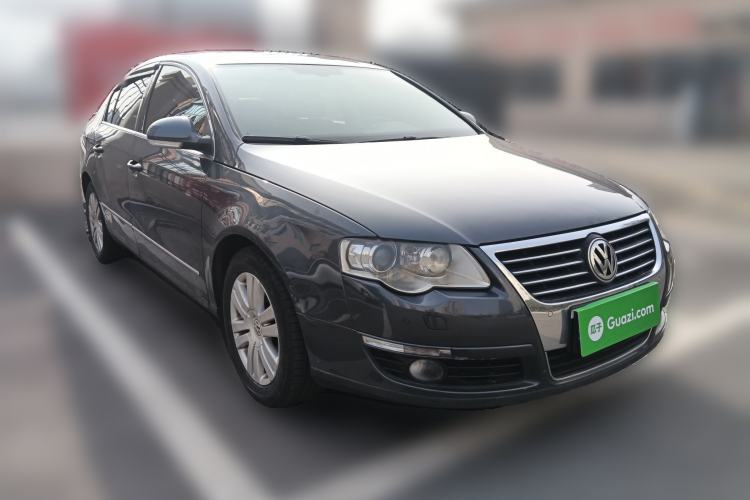 Used Volkswagen Magotan 2011 1.8TSI DSG Luxury Model Front Right 45 Deg