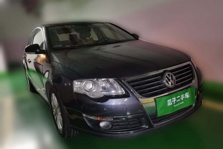 Used Volkswagen Magotan 2011 1.8TSI DSG Comfort Model Front Right 45 Deg